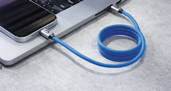Tangle-free Auto Folding Design (480MBPS Data Cable)